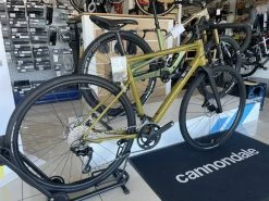 CANNONDALE Topstone 2 Vélo Gravel Olive Green 2023 11 CANNONDALE Topstone 2 Vélo Gravel Olive Green 2023 -Composants VTT Soldes Magasin cannondale topstone 2 velo gravel olive green 2023 3