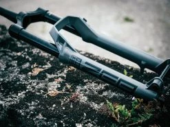 ROCKSHOX Fourche Zeb Ultimate 29'' Charger 3 RC2 DebonAir+ Déport 44mm 180mm 2023 11 ROCKSHOX Fourche Zeb Ultimate 29'' Charger 3 RC2 DebonAir+ Déport 44mm 180mm 2023 -Composants VTT Soldes Magasin rockshox fourche zeb ultimate 29 charger 3 rc2 debonair deport 44mm 180mm 2023 4