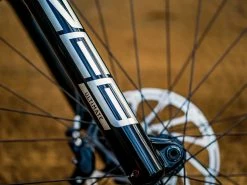 ROCKSHOX Fourche Zeb Ultimate Charger 2.1 RC2 27.5'' Boost 15x110 180mm Déport 44mm -Composants VTT Soldes Magasin rockshox fourche zeb ultimate charger 21 rc2 275 boost 15x110 180mm deport 44mm 2